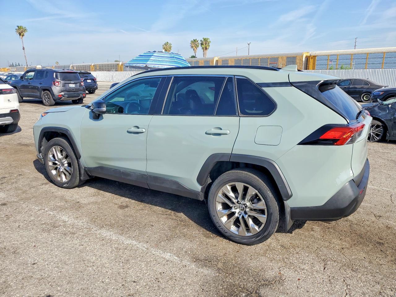 2021 Toyota Rav4 Xle Premium - zdjęcie 2
