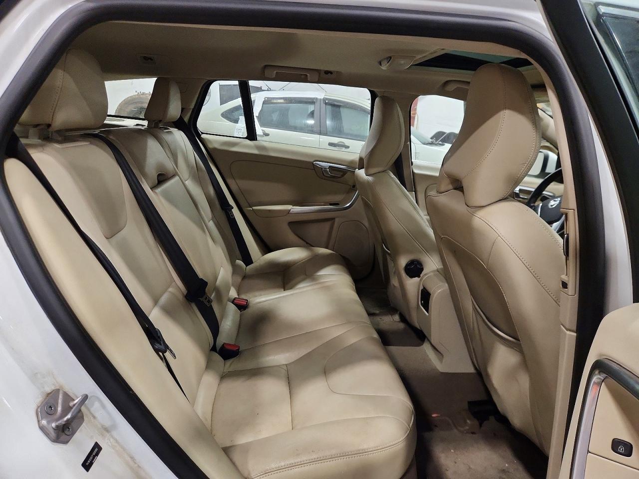 2015 Volvo V60 Premier - zdjęcie 11