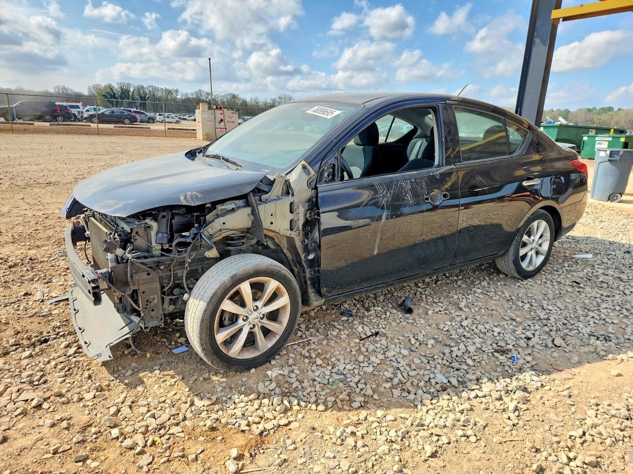 2014 Nissan Versa S - zdjęcie główne