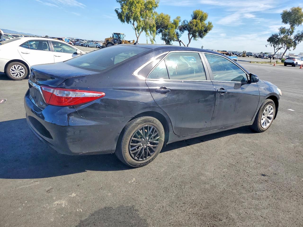 2016 Toyota Camry Hybrid Le - zdjęcie 3