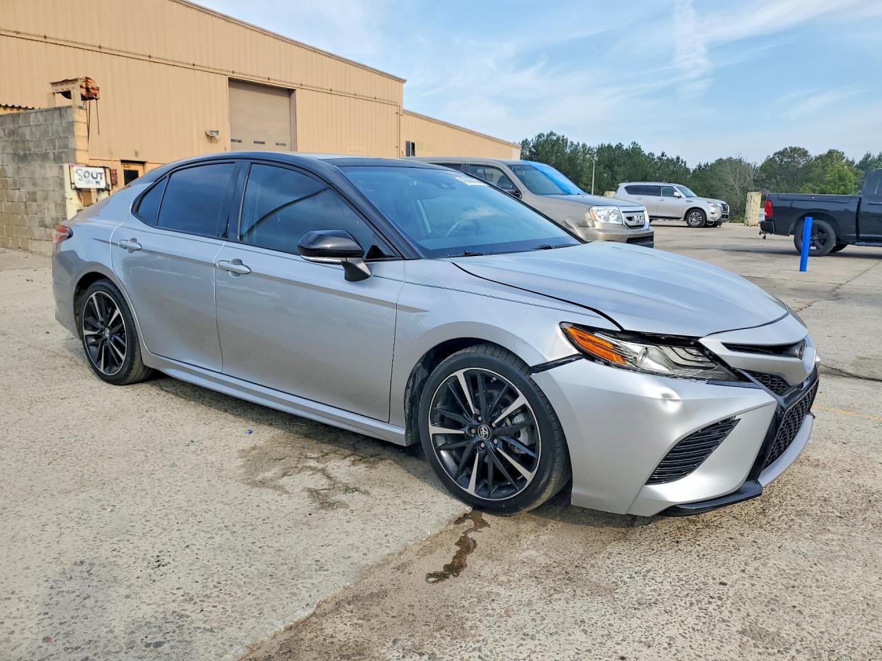 2019 Toyota Camry Xse - zdjęcie 4