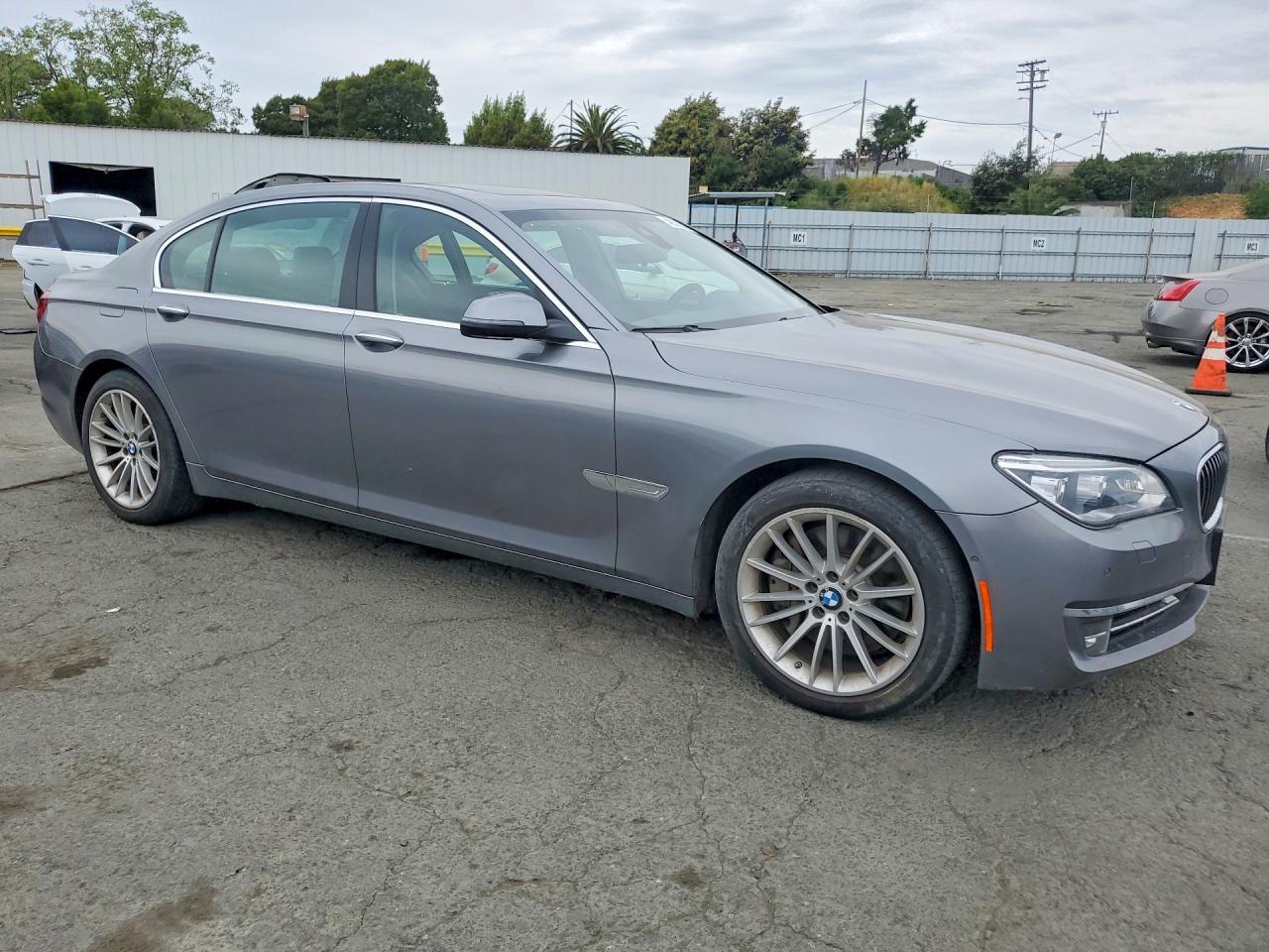 2014 BMW 750 Li - zdjęcie 4