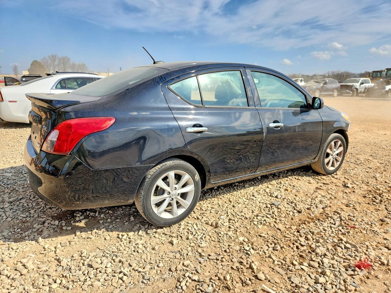 2014 Nissan Versa S - zdjęcie 3