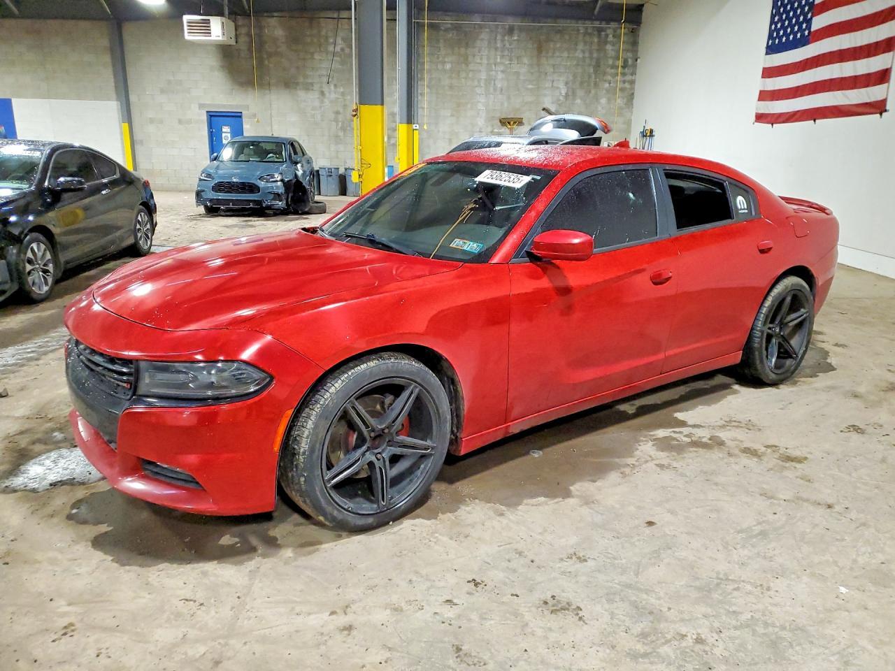 2016 Dodge Charger R - zdjęcie główne