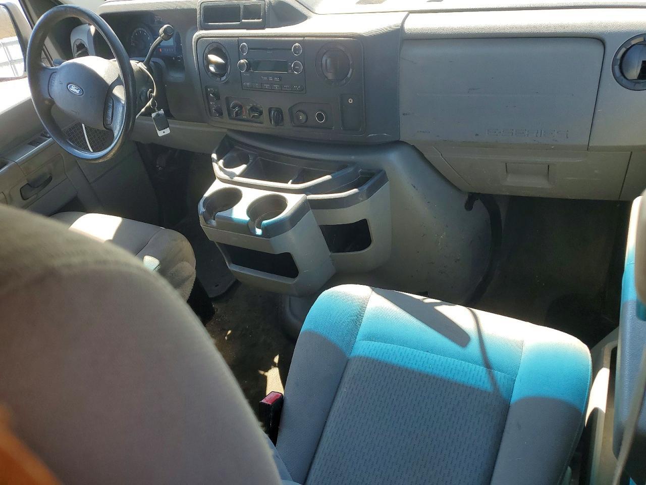 2013 Ford Econoline E350 Super Duty Wagon - zdjęcie 8