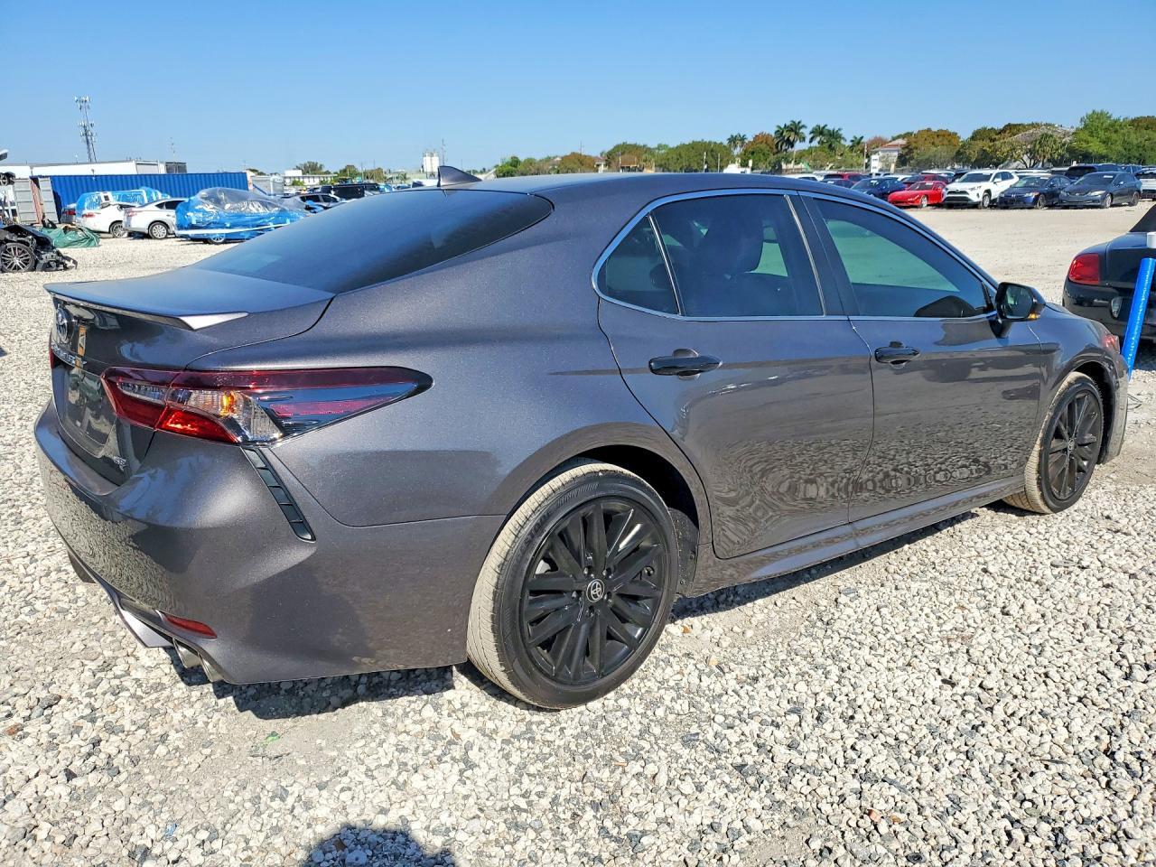 2024 Toyota Camry Se - zdjęcie 3