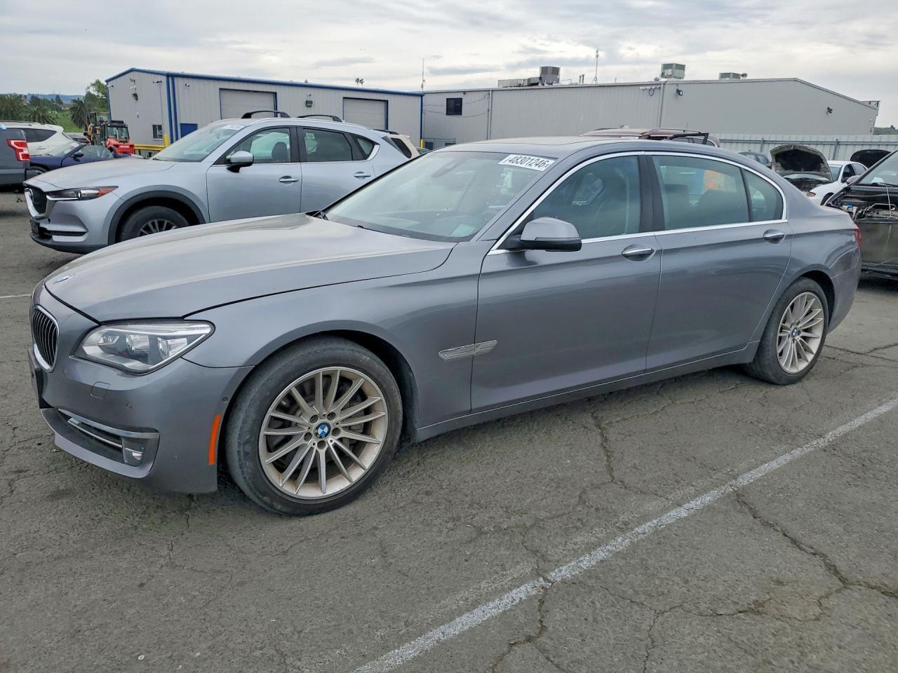 2014 BMW 750 Li - zdjęcie główne