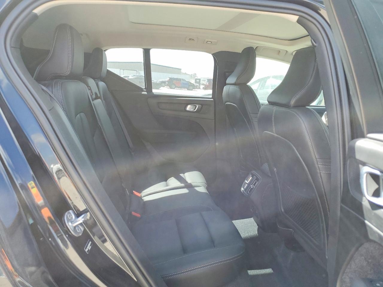 2025 Volvo Xc40 Core - zdjęcie 11