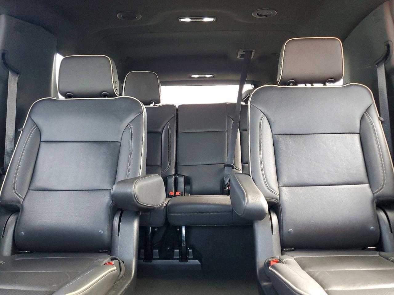 2023 Chevrolet Suburban C1500 Premier - zdjęcie 10