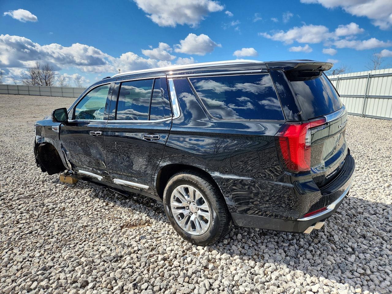 2025 GMC Yukon Denali - zdjęcie 2