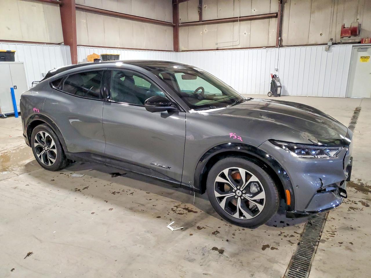 2023 Ford Mustang Mach-E Premium - zdjęcie 4