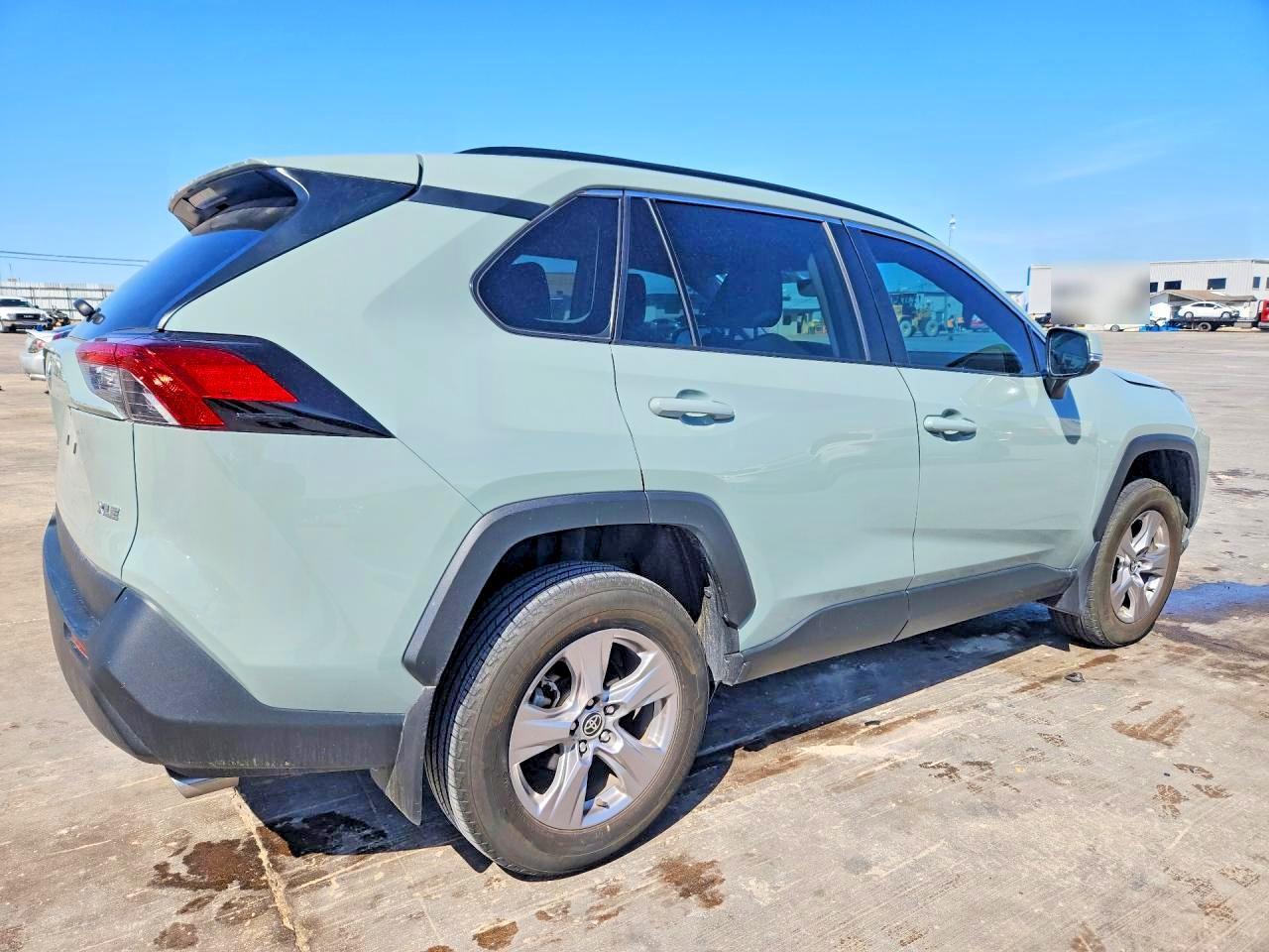 2023 Toyota Rav4 Xle - zdjęcie 3