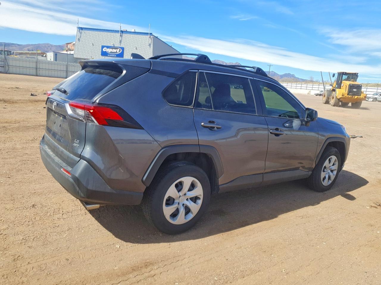 2020 Toyota Rav4 Le - zdjęcie 3
