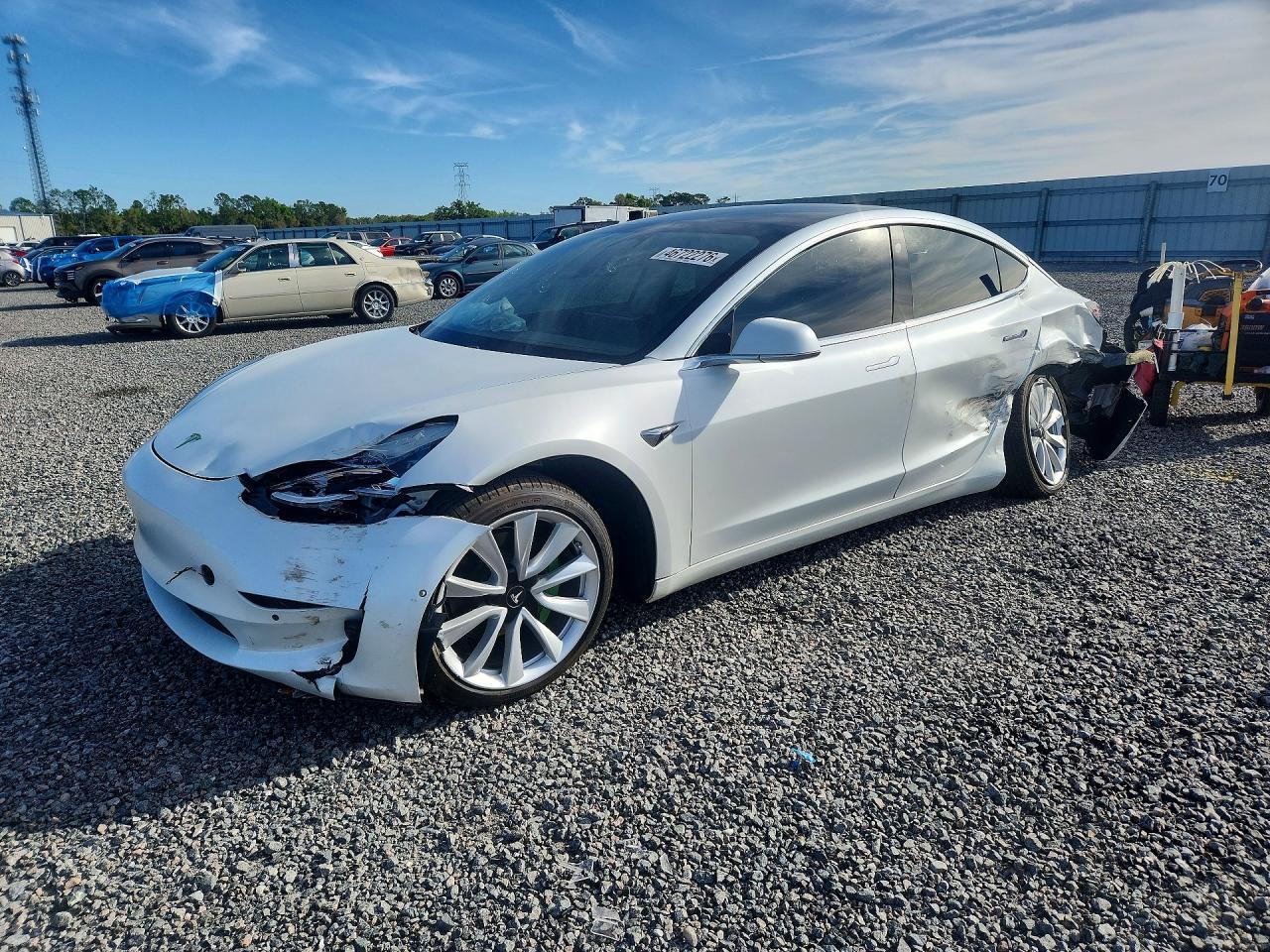 2020 Tesla Model 3 - zdjęcie główne