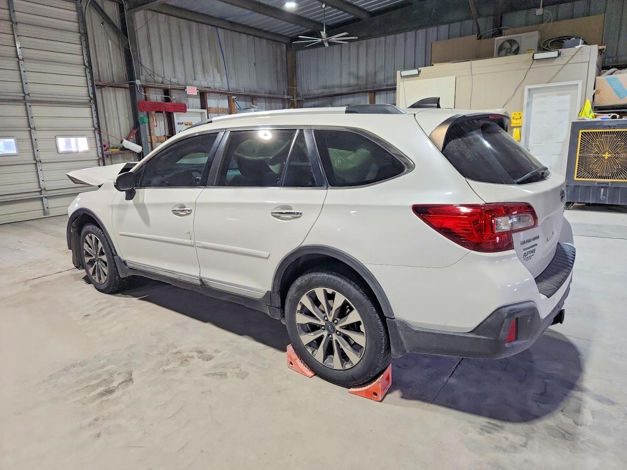 2019 Subaru Outback Touring - zdjęcie 2