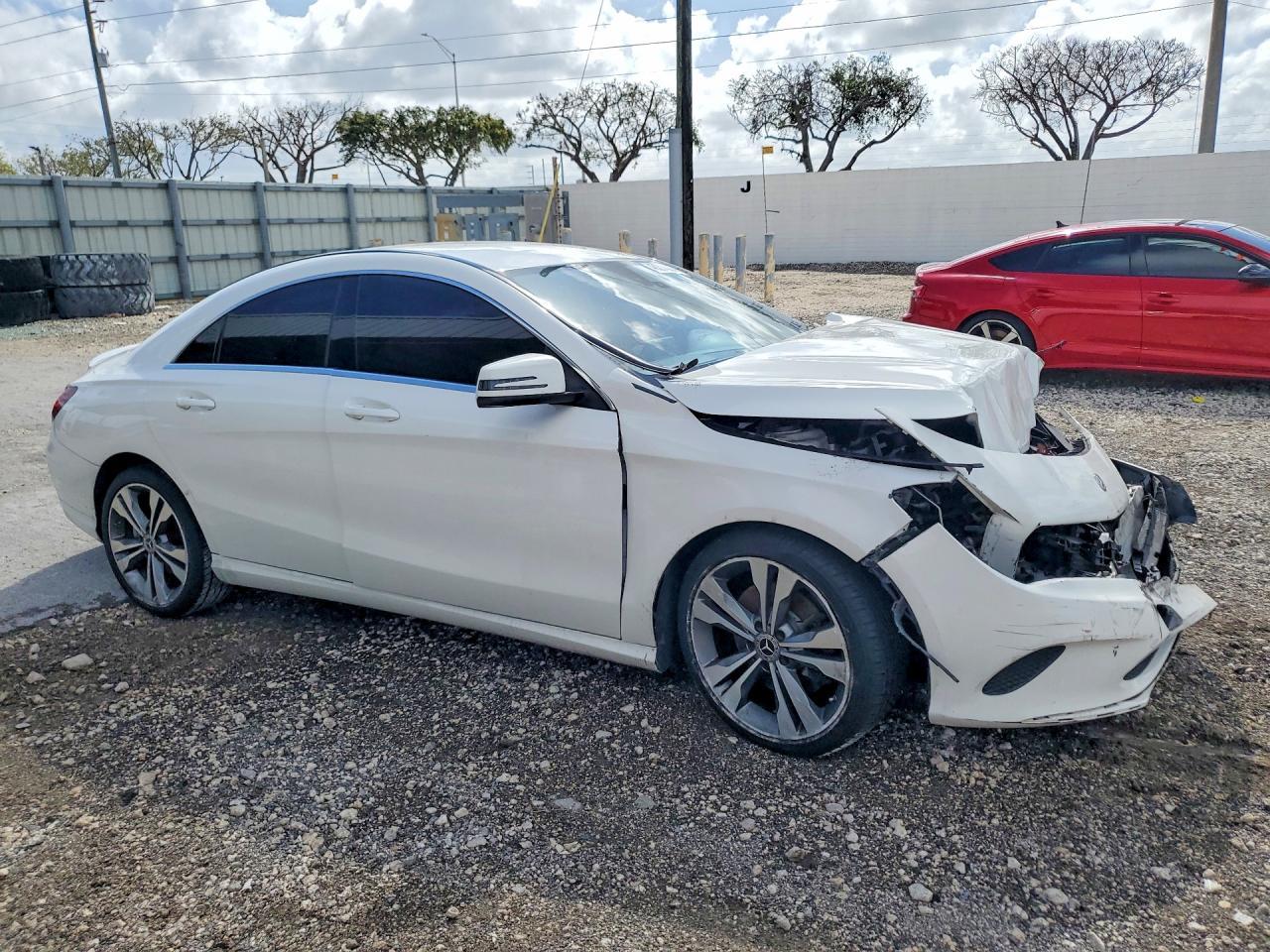 2019 Mercedes-Benz Cla 250 - zdjęcie 4