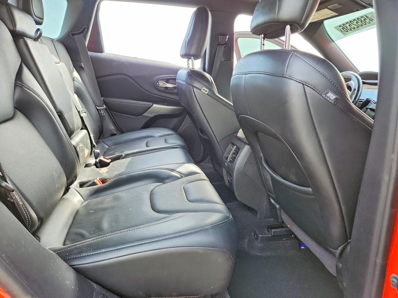 2021 Jeep Cherokee Latitude Lux - zdjęcie 11