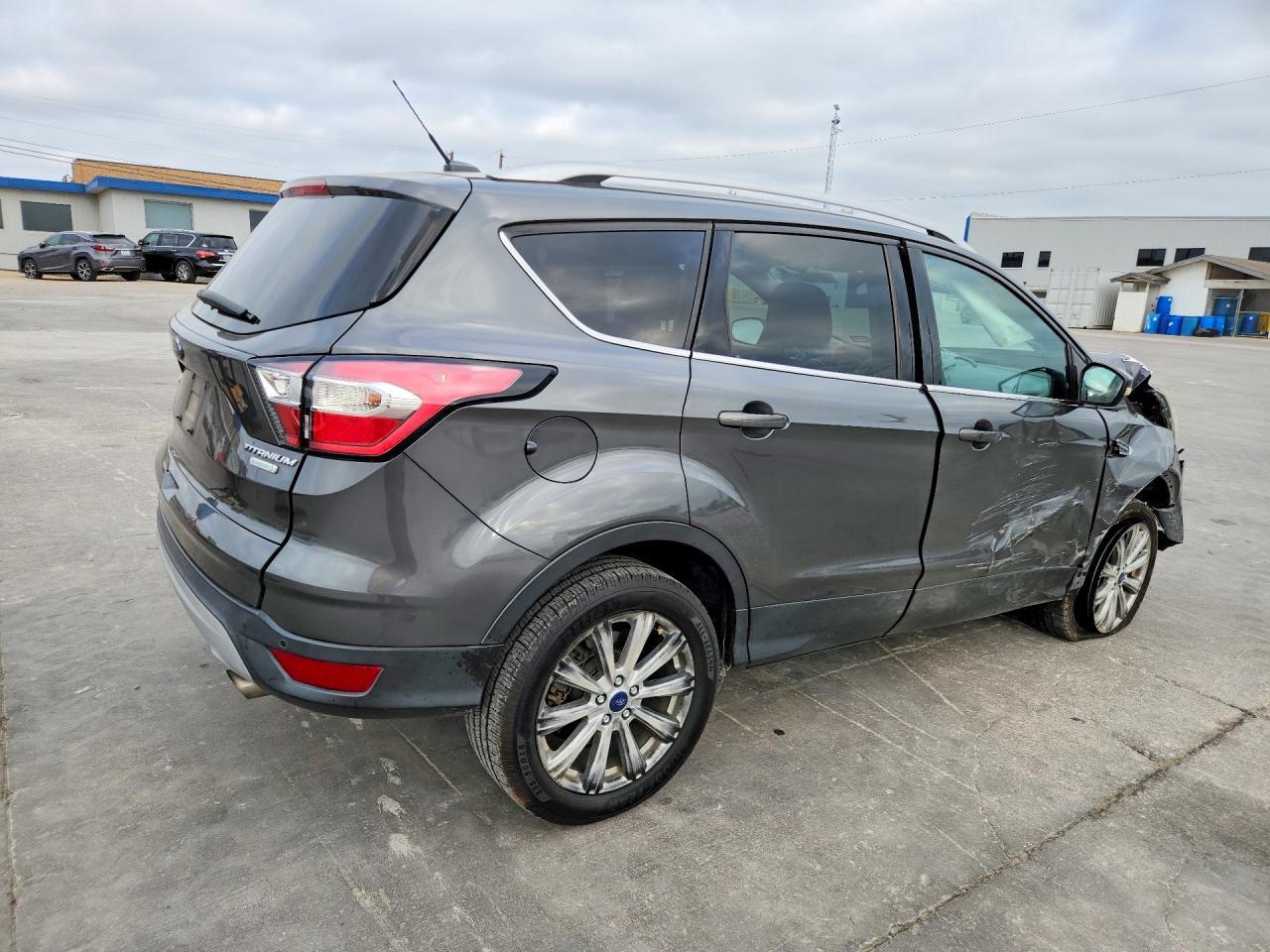 2017 Ford Escape Titanium - zdjęcie 3