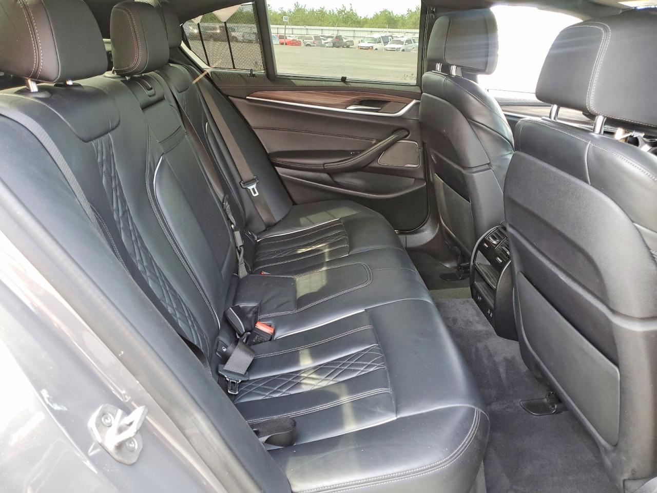 2022 BMW M550Xi - zdjęcie 10