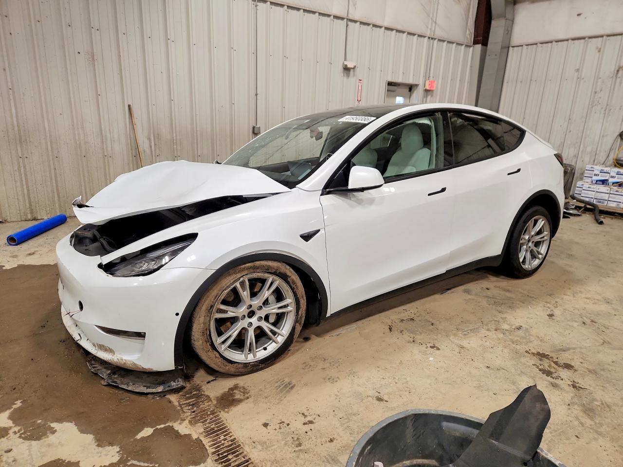 2022 Tesla Model Y - zdjęcie główne