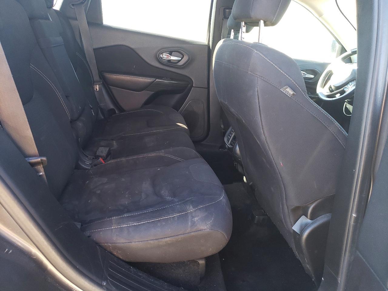 2016 Jeep Cherokee Latitude - zdjęcie 11