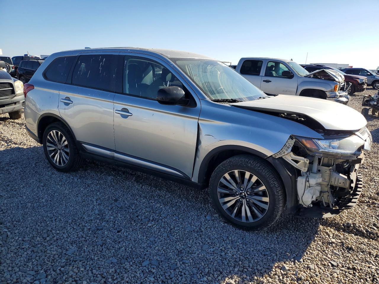 2020 Mitsubishi Outlander Es - zdjęcie 4