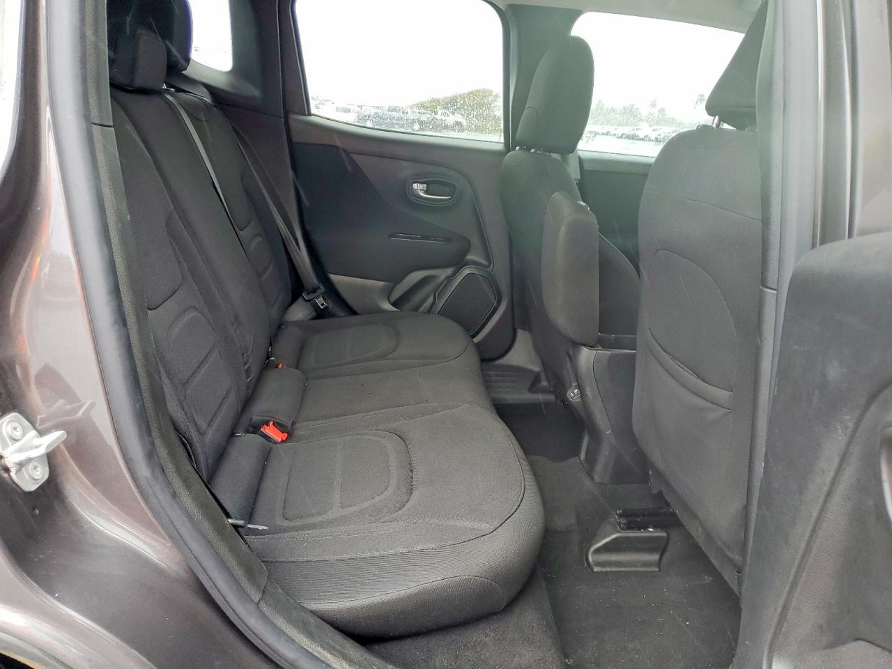 2019 Jeep Renegade Latitude - zdjęcie 11