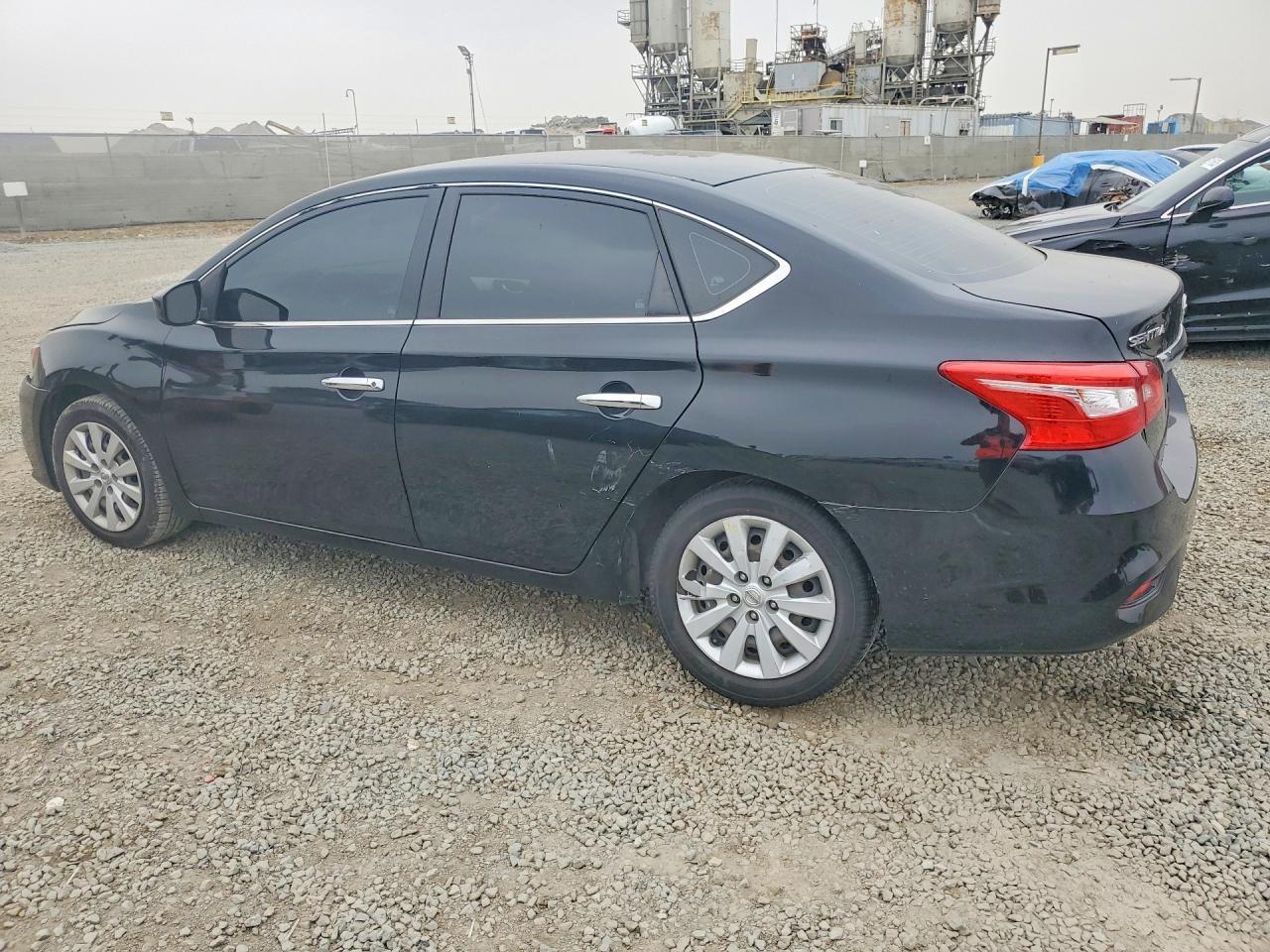 2019 Nissan Sentra S - zdjęcie 2