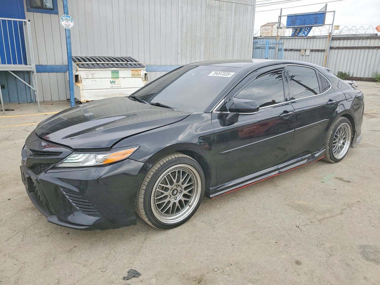 2018 Toyota Camry Xse - zdjęcie główne
