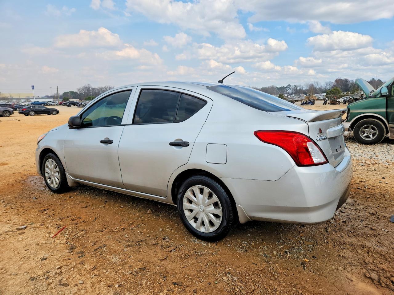 2015 Nissan Versa 1.6 S Plus - zdjęcie 2