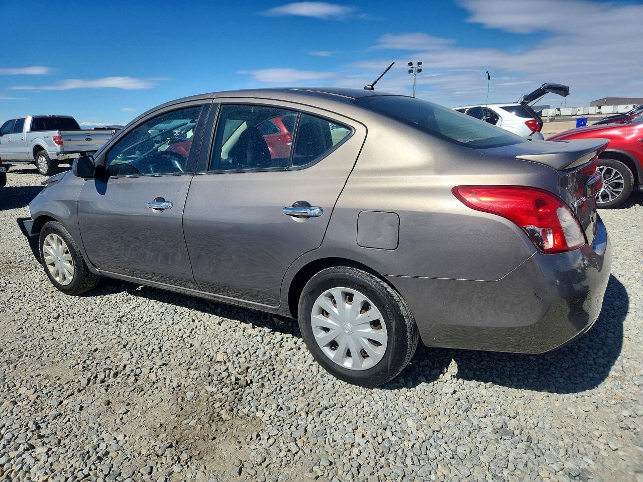 2013 Nissan Versa 1.6 S - zdjęcie 2