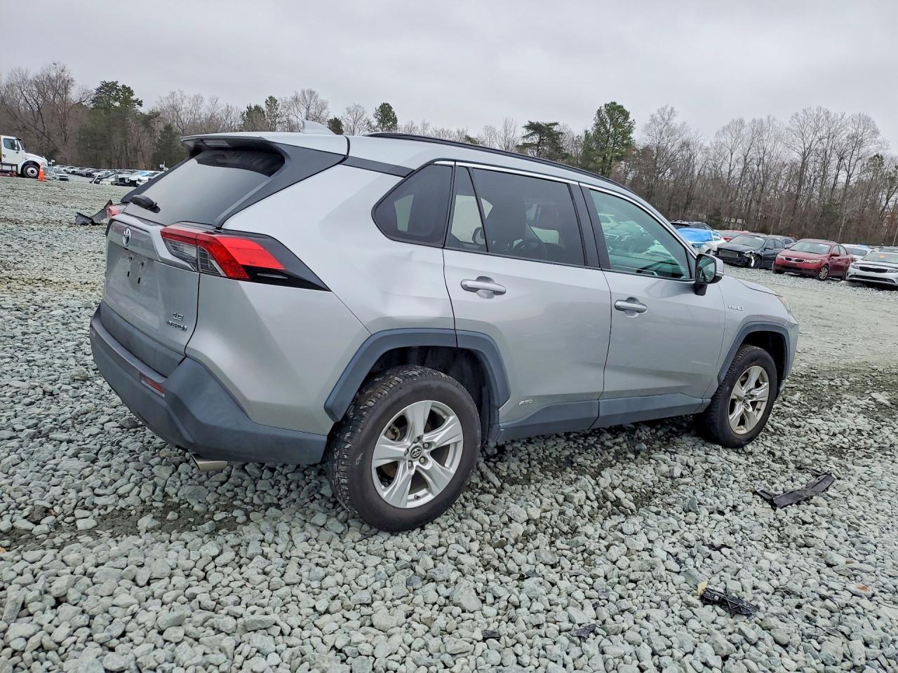 2019 Toyota Rav4 Hybrid Le - zdjęcie 3
