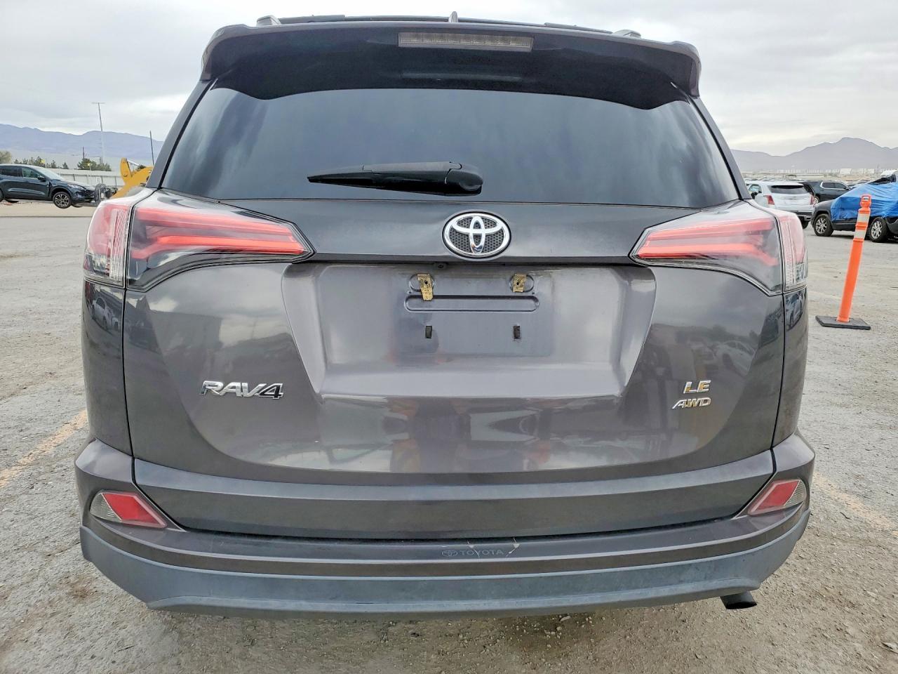 2017 Toyota Rav4 Le - zdjęcie 6