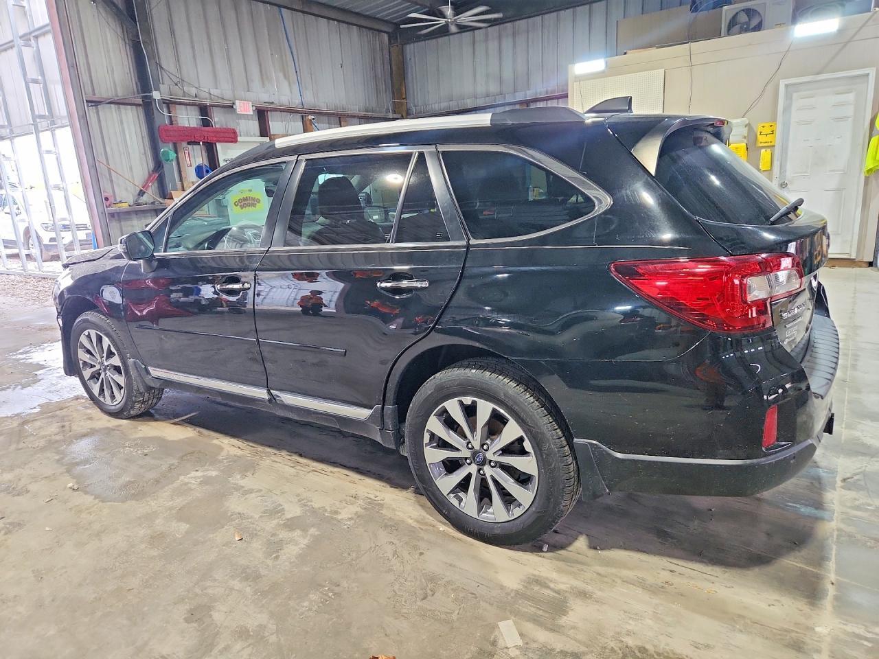 2017 Subaru Outback Touring - zdjęcie 2