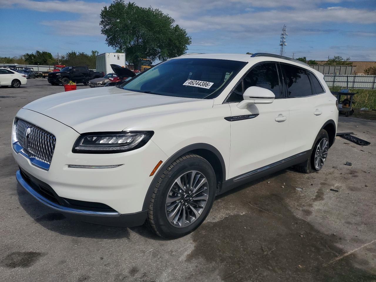 2022 Lincoln Nautilus - zdjęcie główne