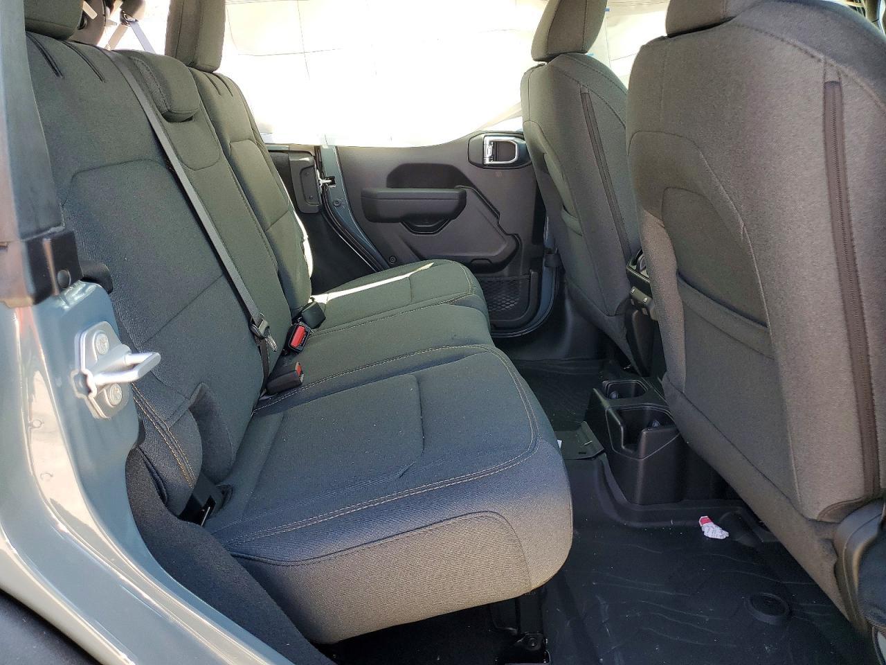 2026 Jeep Wrangler Sport - zdjęcie 10