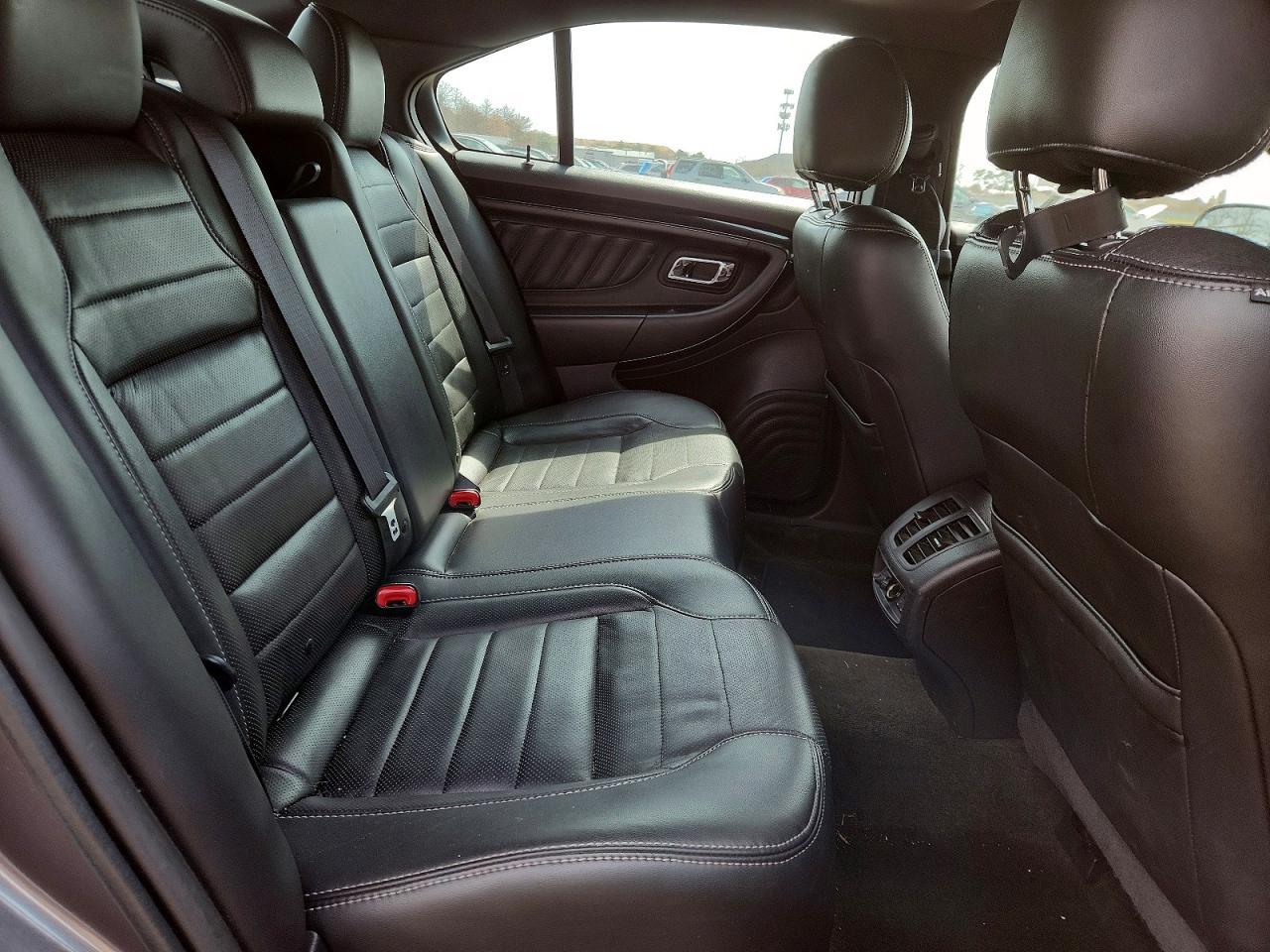 2014 Ford Taurus Sho - zdjęcie 10