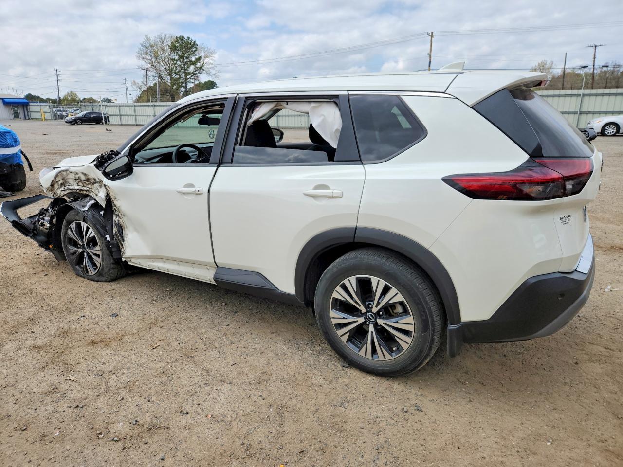 2023 Nissan Rogue Sv - zdjęcie 2