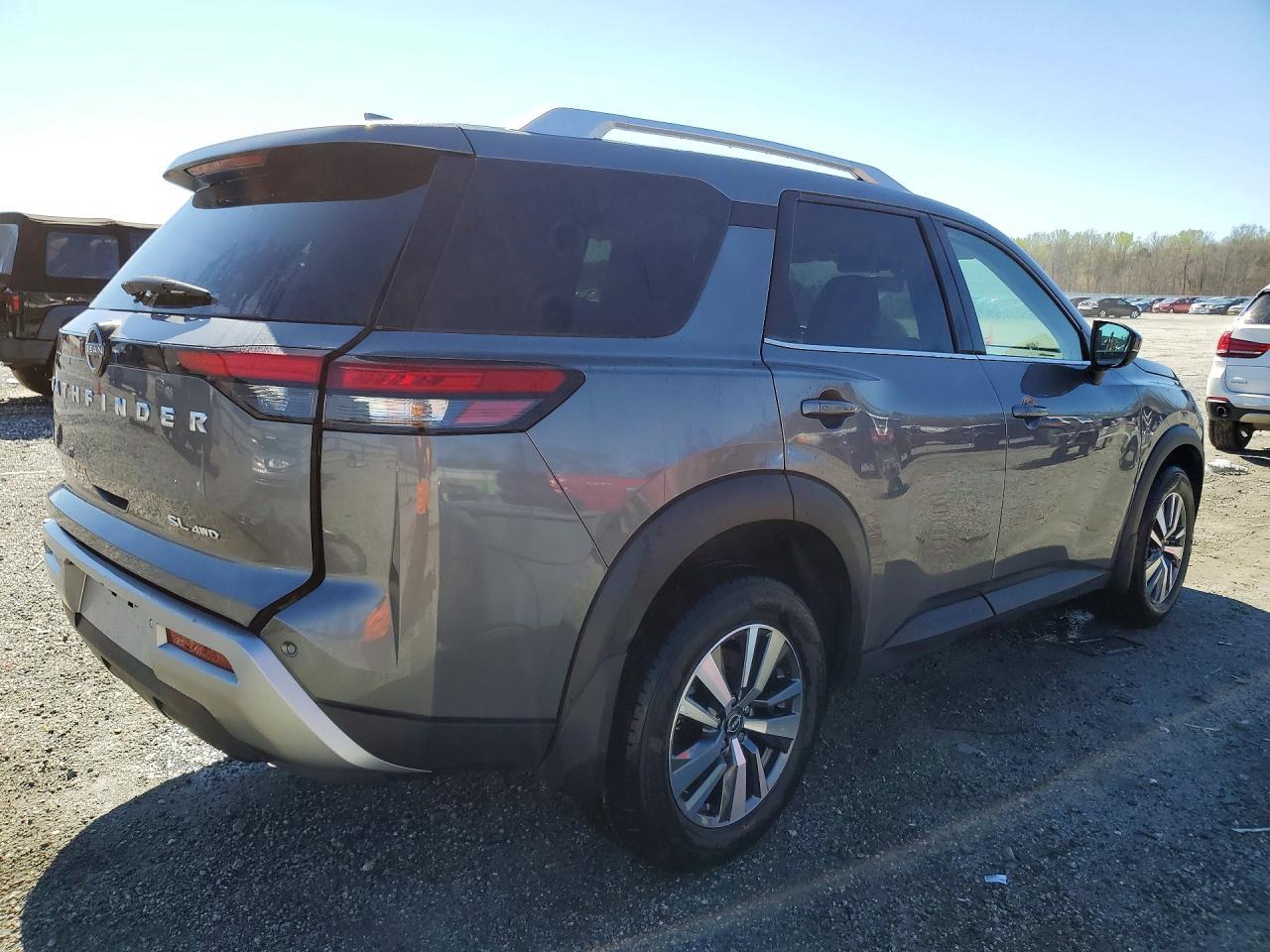 2025 Nissan Pathfinder Sl - zdjęcie 3