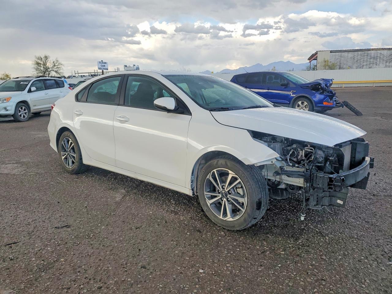 2023 Kia Forte Lxs - zdjęcie 4