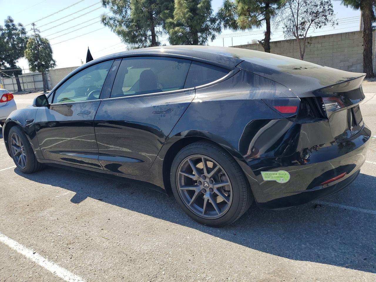 2023 Tesla Model 3 - zdjęcie 2