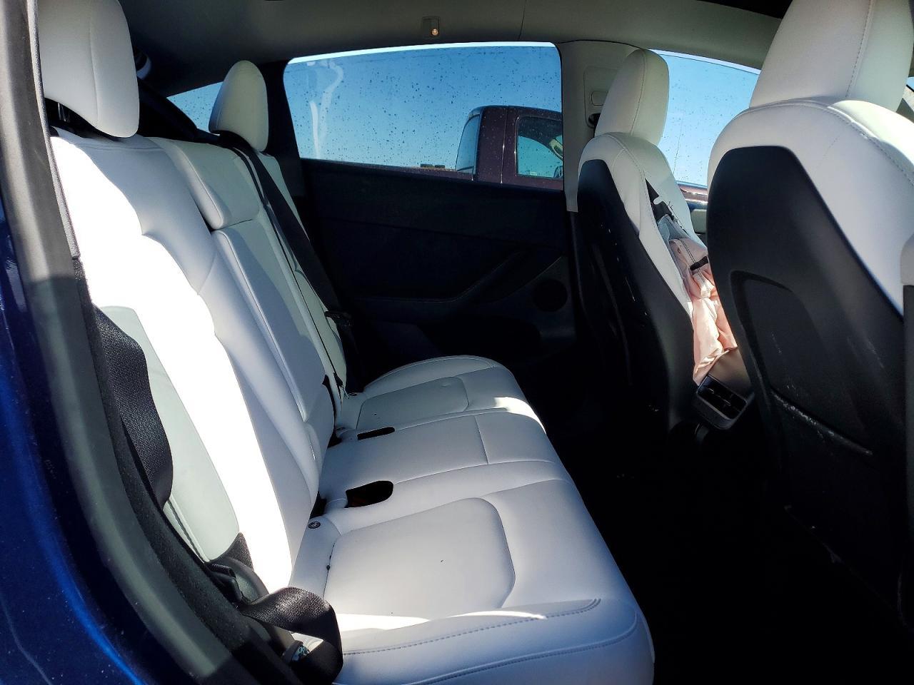 2024 Tesla Model Y - zdjęcie 10