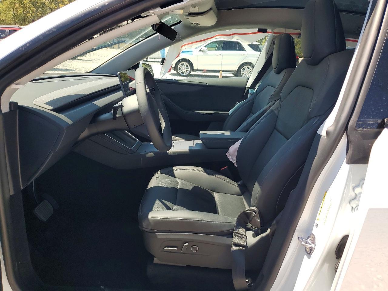 2026 Tesla Model Y - zdjęcie 7