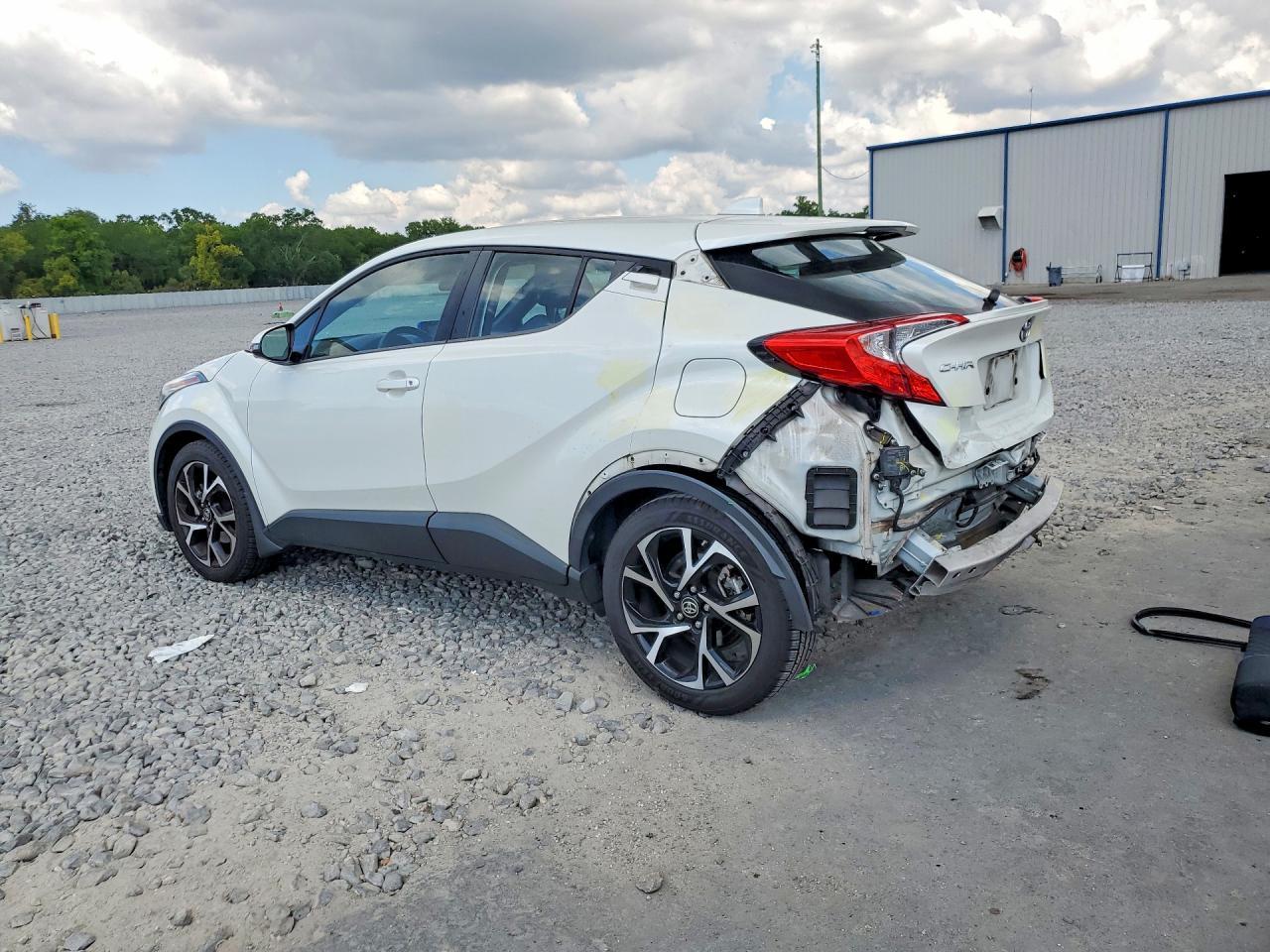 2020 Toyota C-Hr Xle - zdjęcie 2