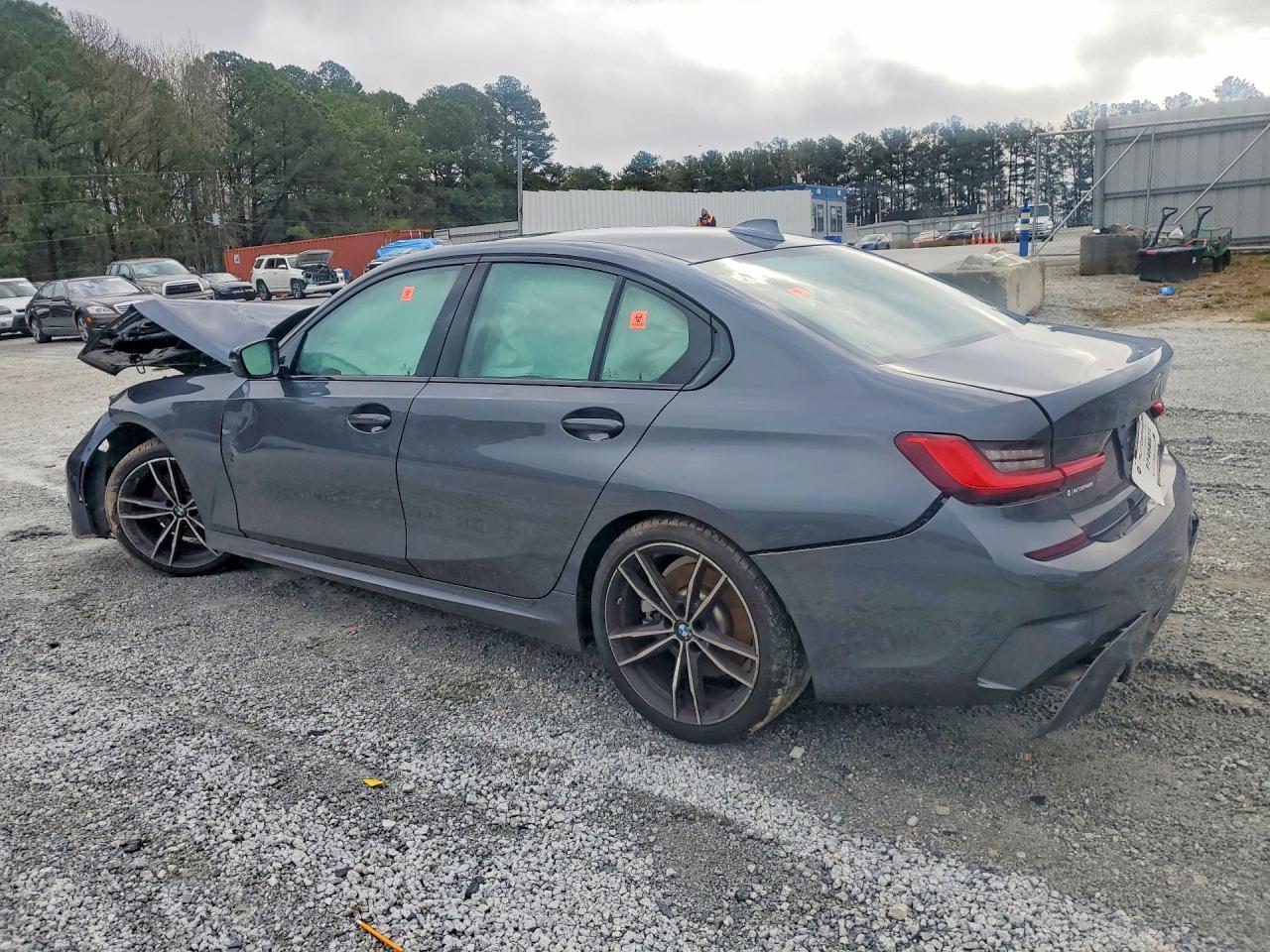 2021 BMW 330I - zdjęcie 2