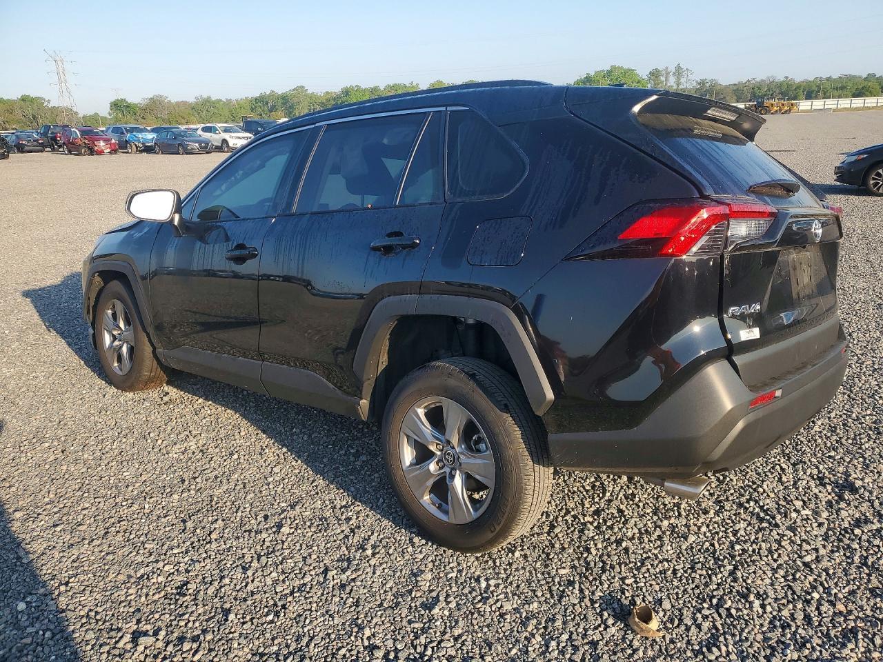 2025 Toyota Rav4 Xle - zdjęcie 2