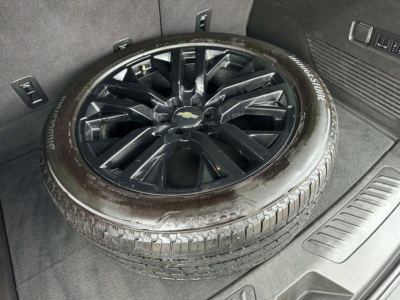 2021 Chevrolet Suburban K1500 Lt - zdjęcie 11