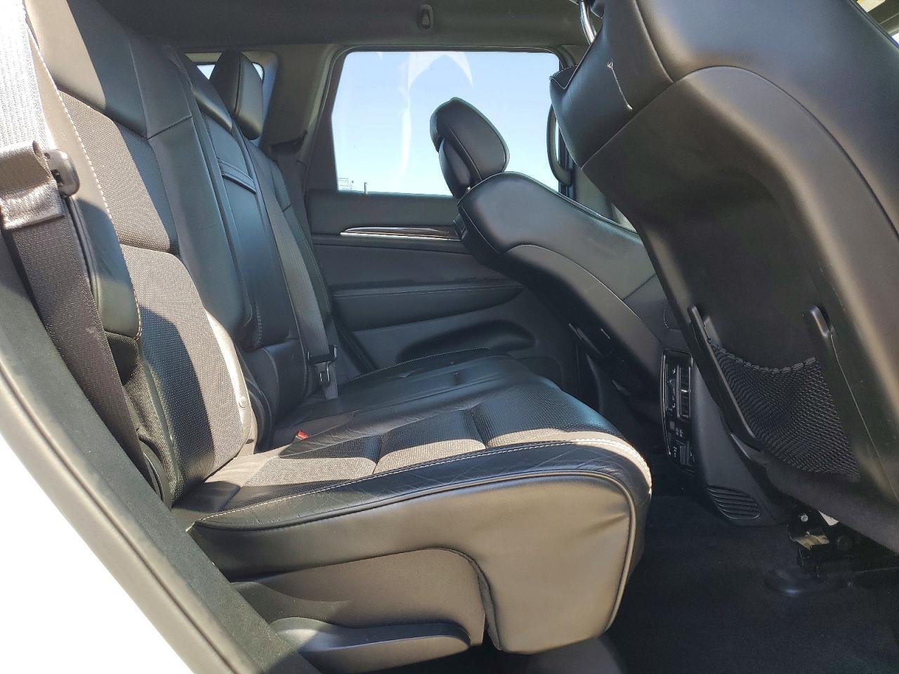 2017 Jeep Grand Cherokee Overland - zdjęcie 10