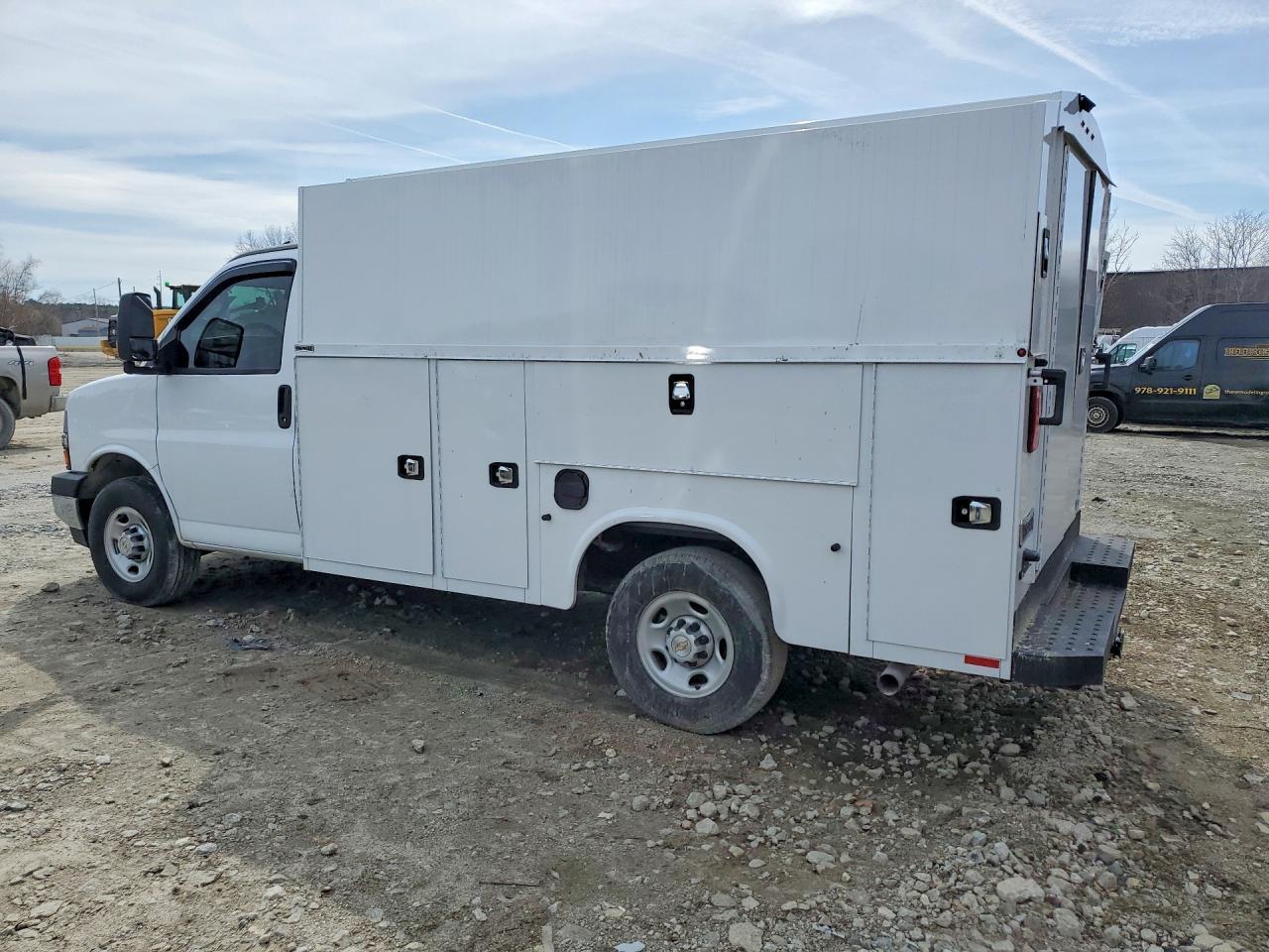 2025 Chevrolet Express Cutaway G4500 - zdjęcie 2