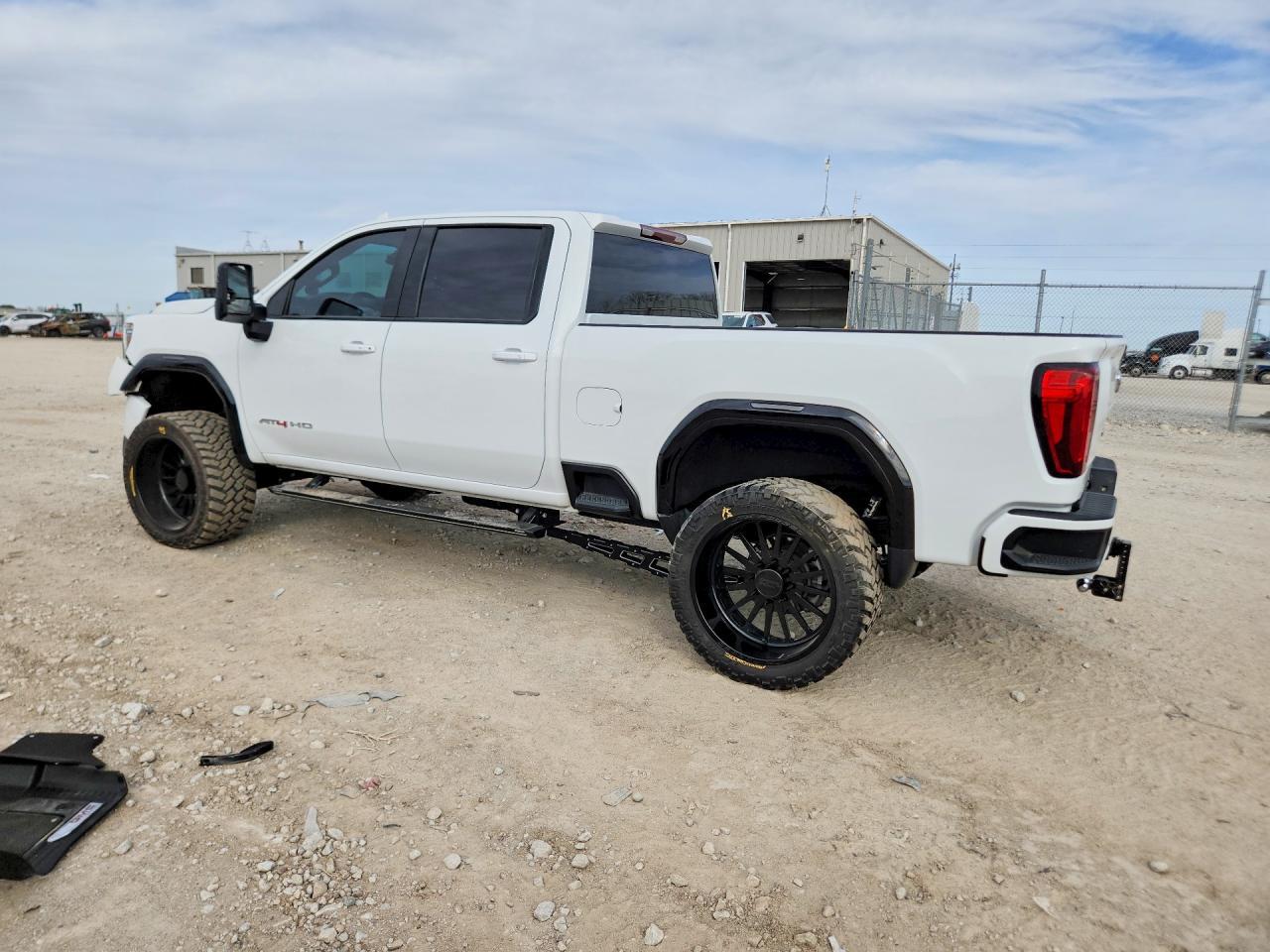 2021 GMC Sierra K2500 At4 - zdjęcie 2